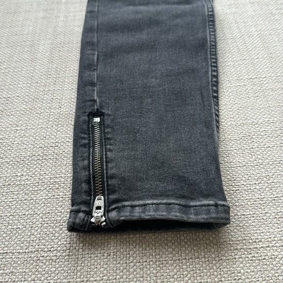 TopShop Jaime, dark grey jeans, 28/32, skinny, zipper bottom, 5 pocket zip - Picture 4 of 5